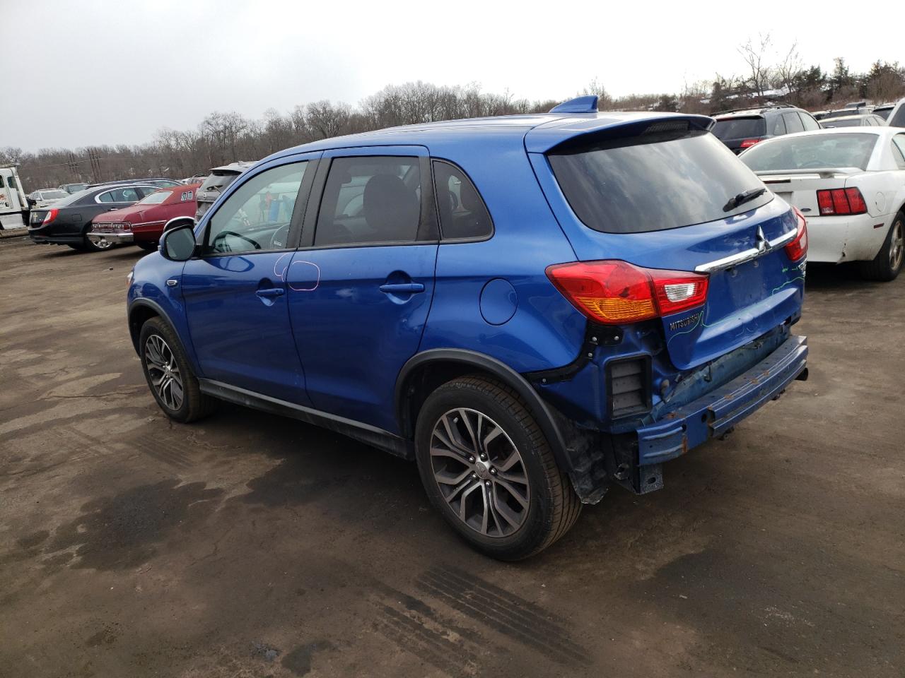 2018 Mitsubishi Outlander - Image 2