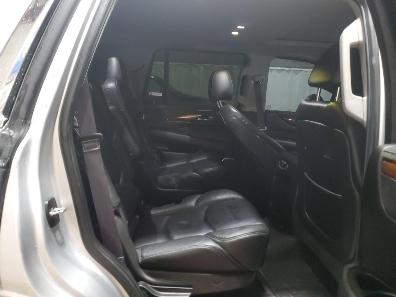 2017 Cadillac Escalade - Image 11