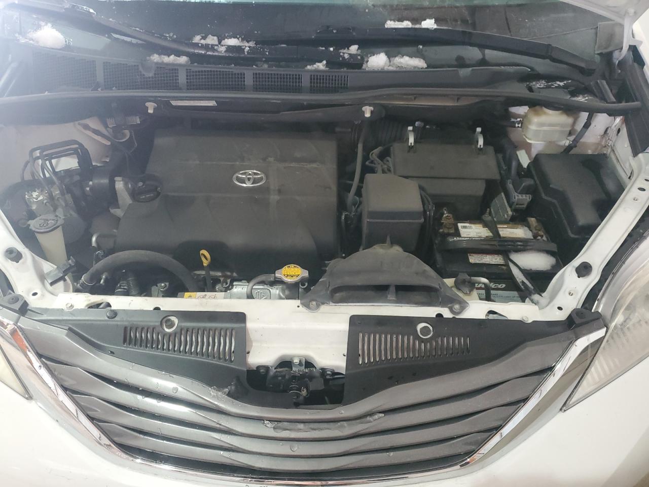 2014 Toyota Sienna - Image 12