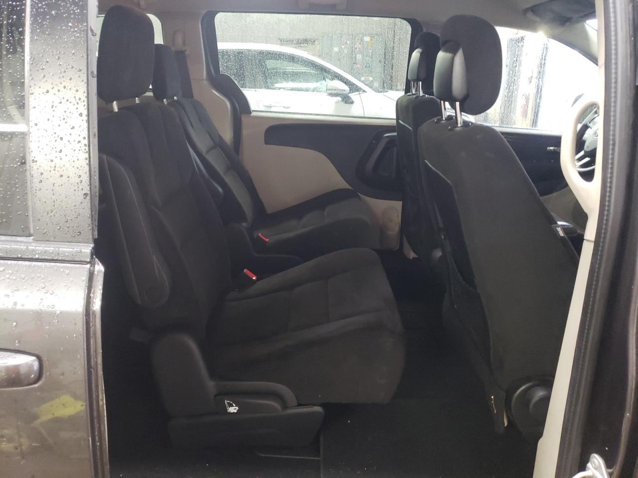 2015 Dodge Caravan - Image 11