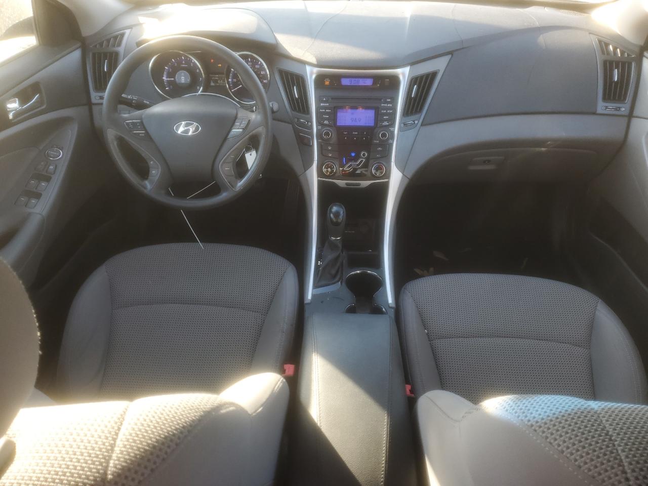 2012 Hyundai Sonata - Image 8