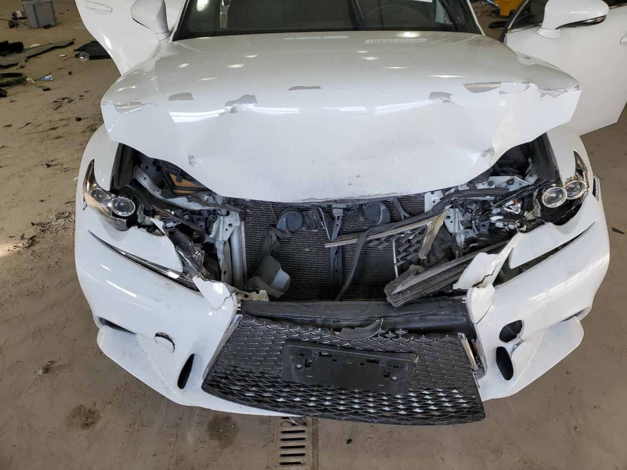 2015 Lexus IS - Image 11