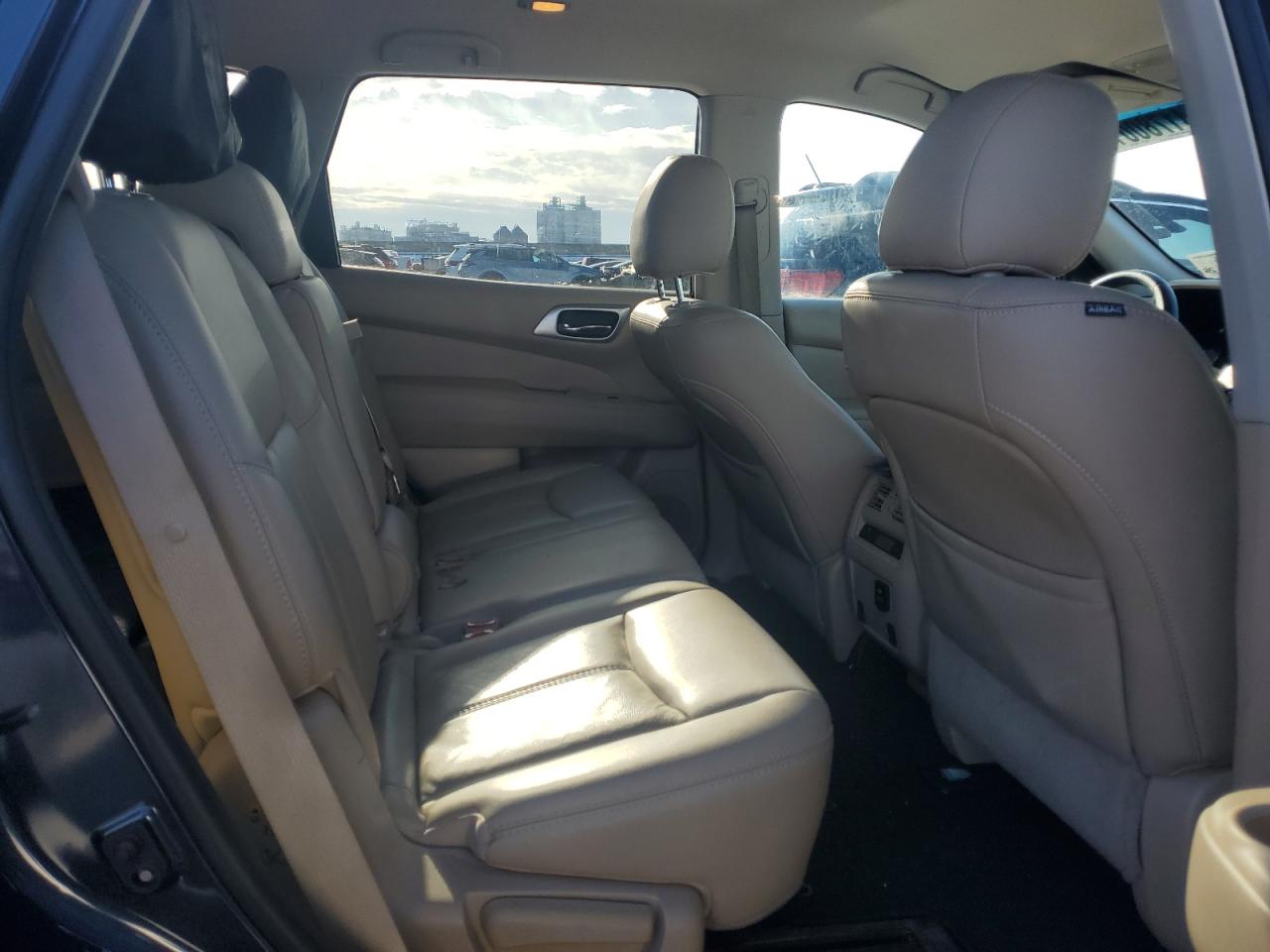 2016 Nissan Pathfinder - Image 11