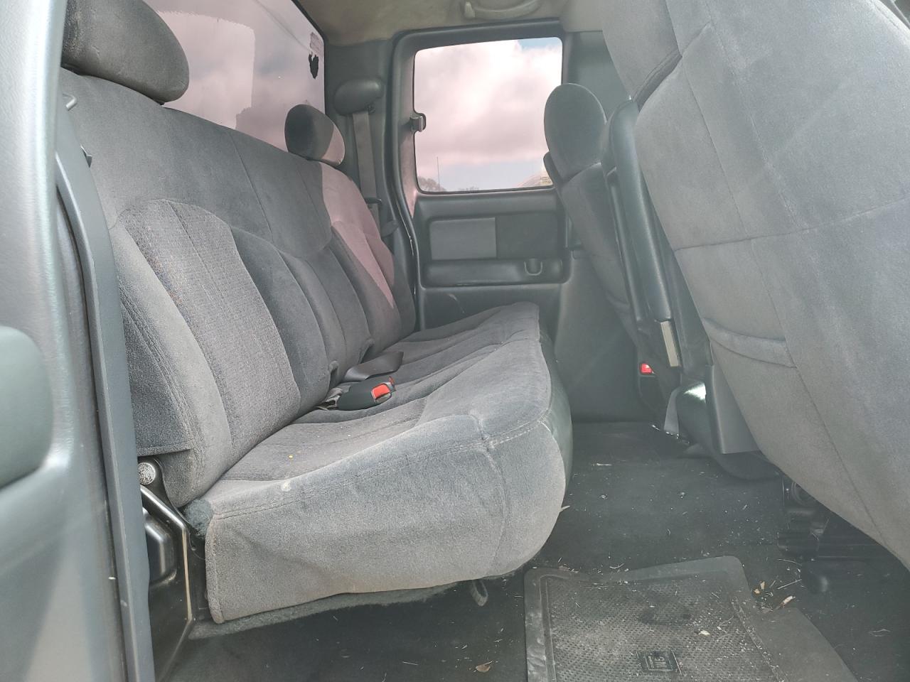2001 Chevrolet Silverado - Image 10