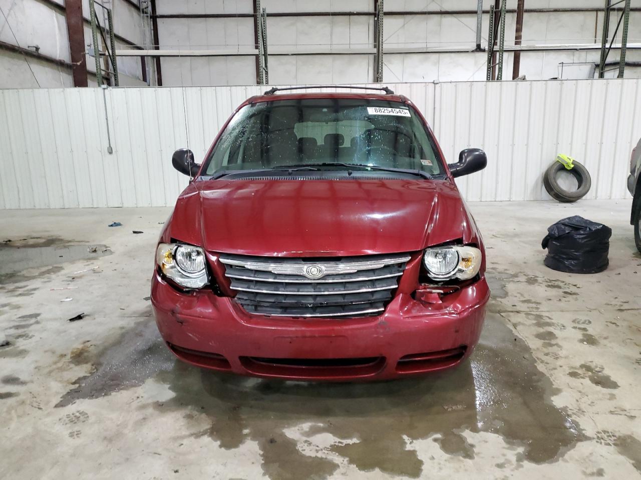 2005 Chrysler Town & Country - Image 5