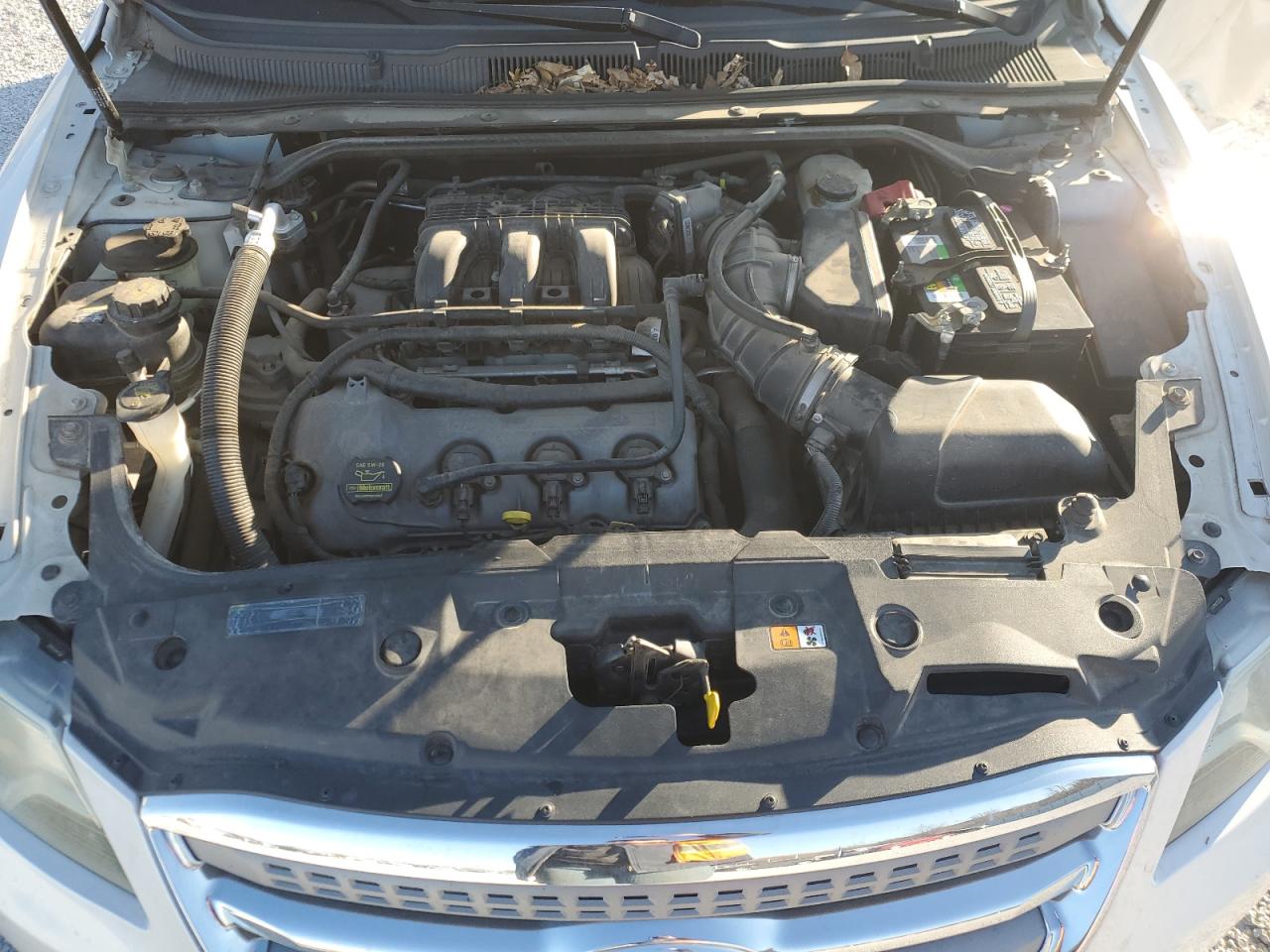 2011 Ford Taurus - Image 12