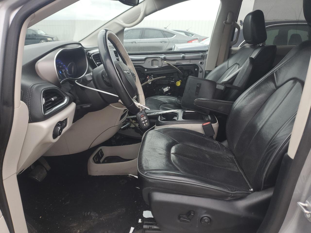 2018 Chrysler Pacifica - Image 7