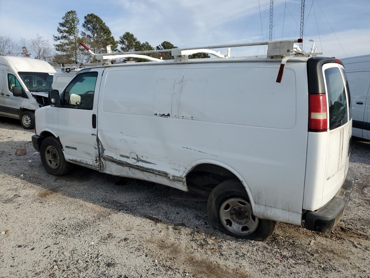2006 GMC Savana - Image 2