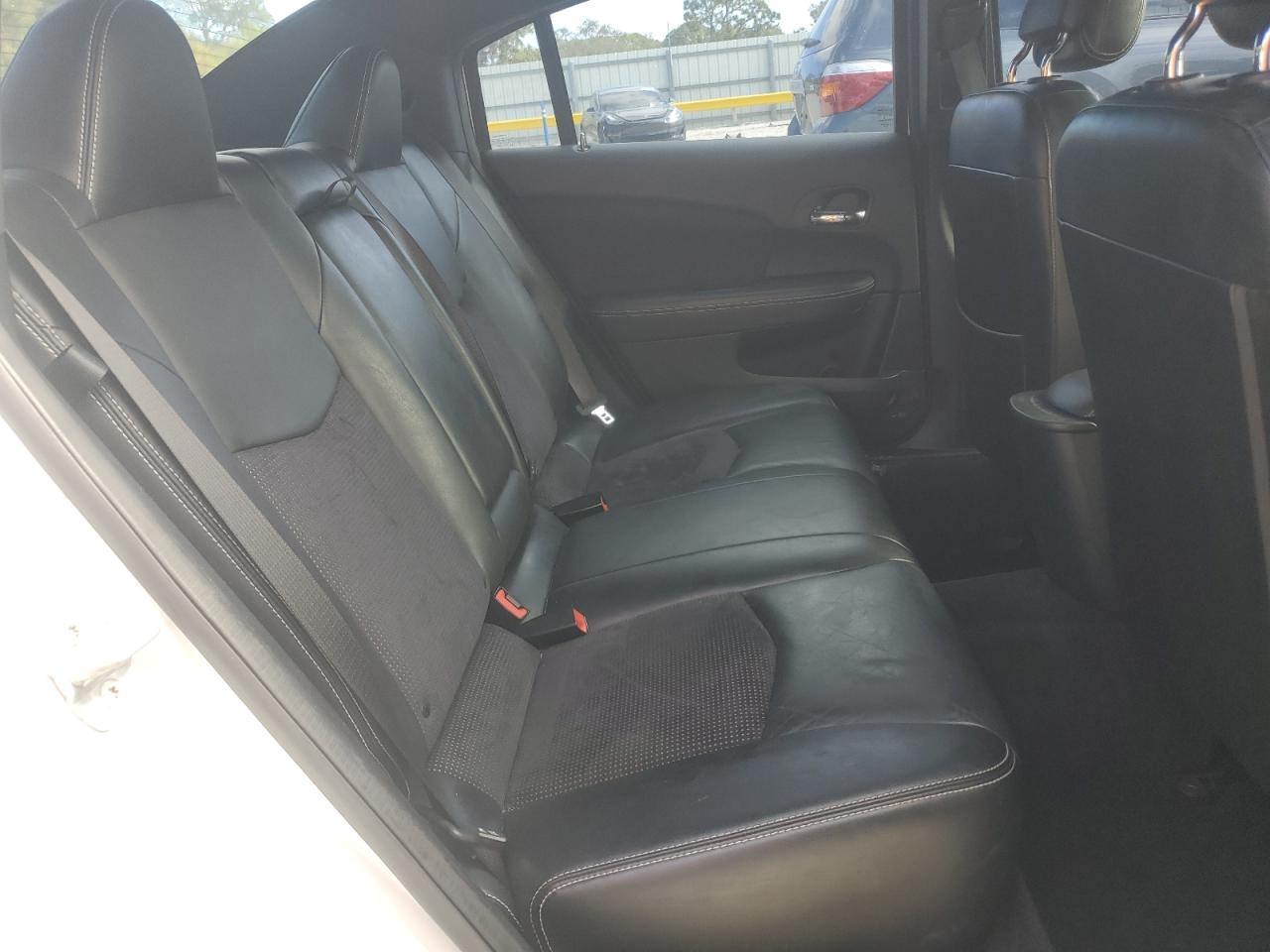 2013 Chrysler 200 - Image 10
