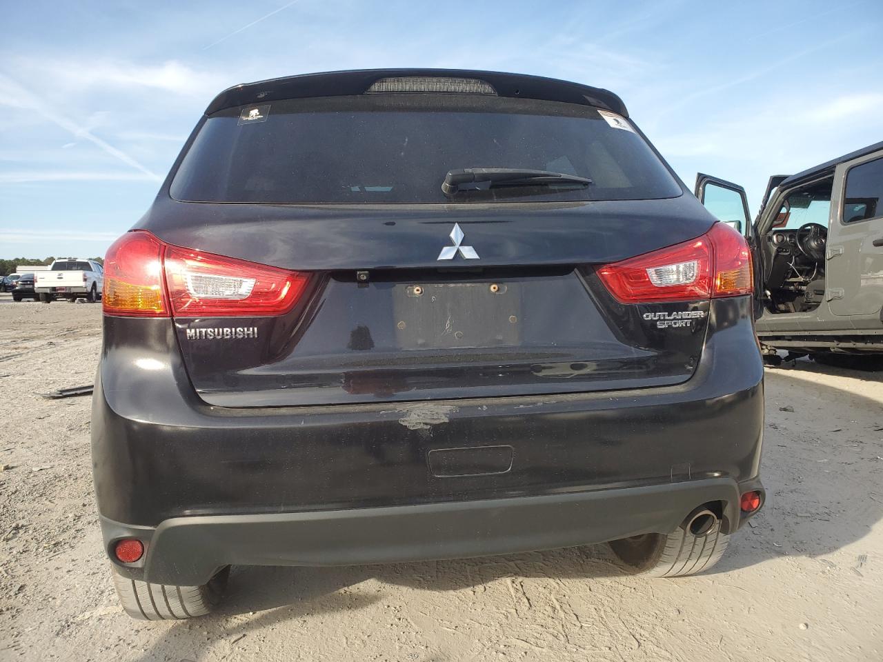 2014 Mitsubishi Outlander - Image 6