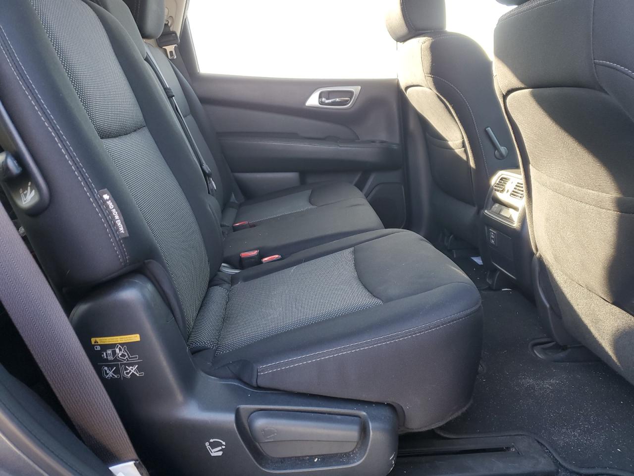 2018 Nissan Pathfinder - Image 11