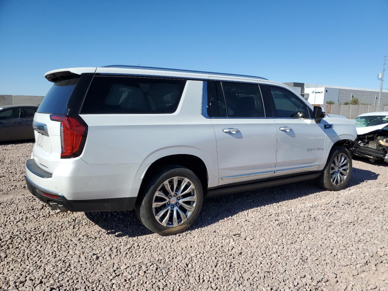 2022 GMC Yukon - Image 3