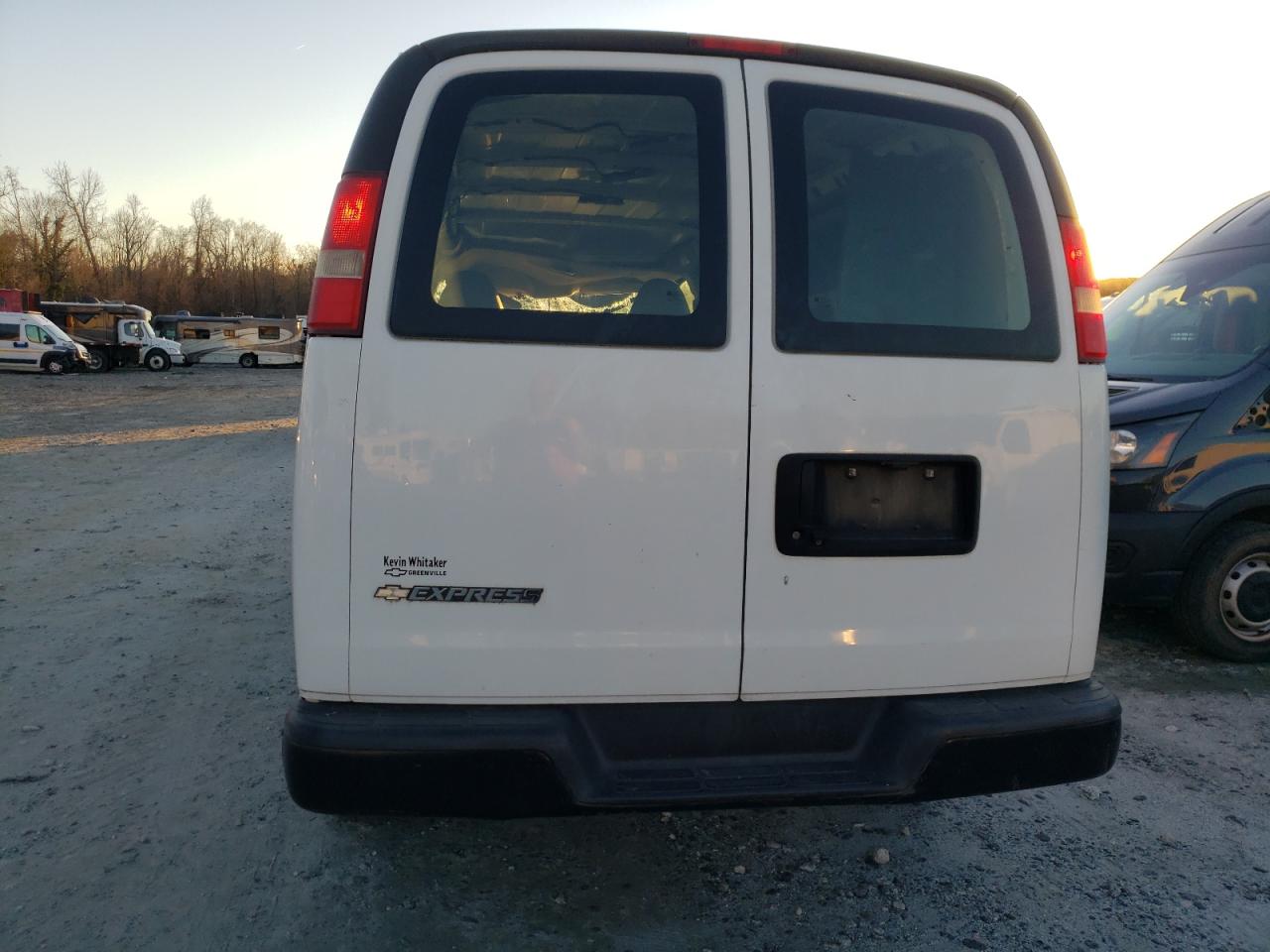 2015 Chevrolet Express - Image 6