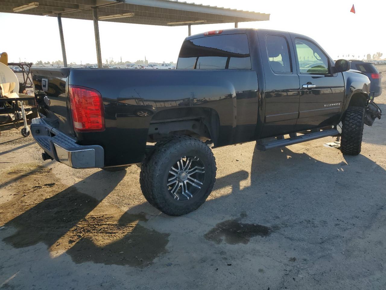 2007 Chevrolet Silverado - Image 3