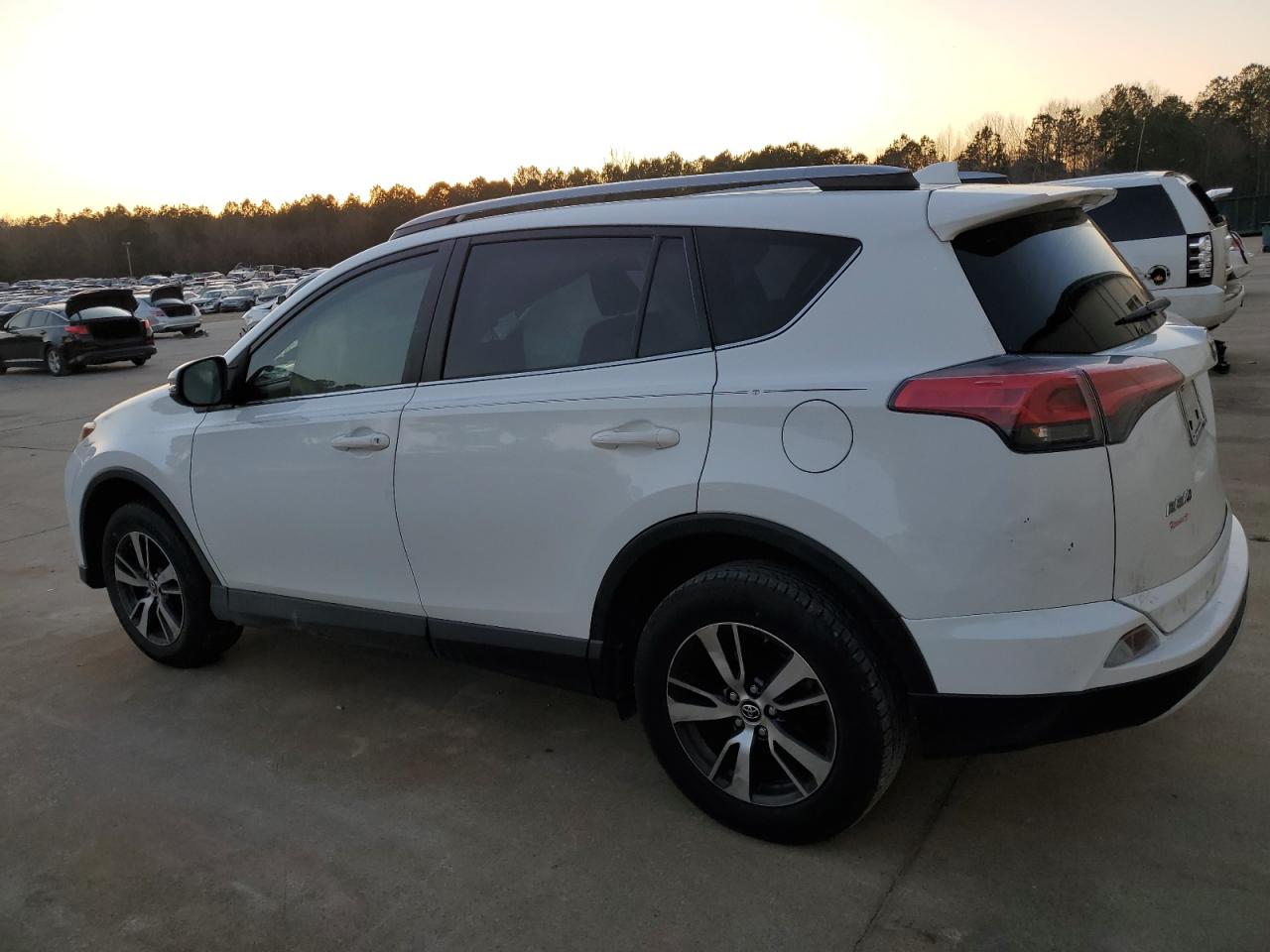 JTMWFREV1JD114522 TOYOTA RAV4 2018