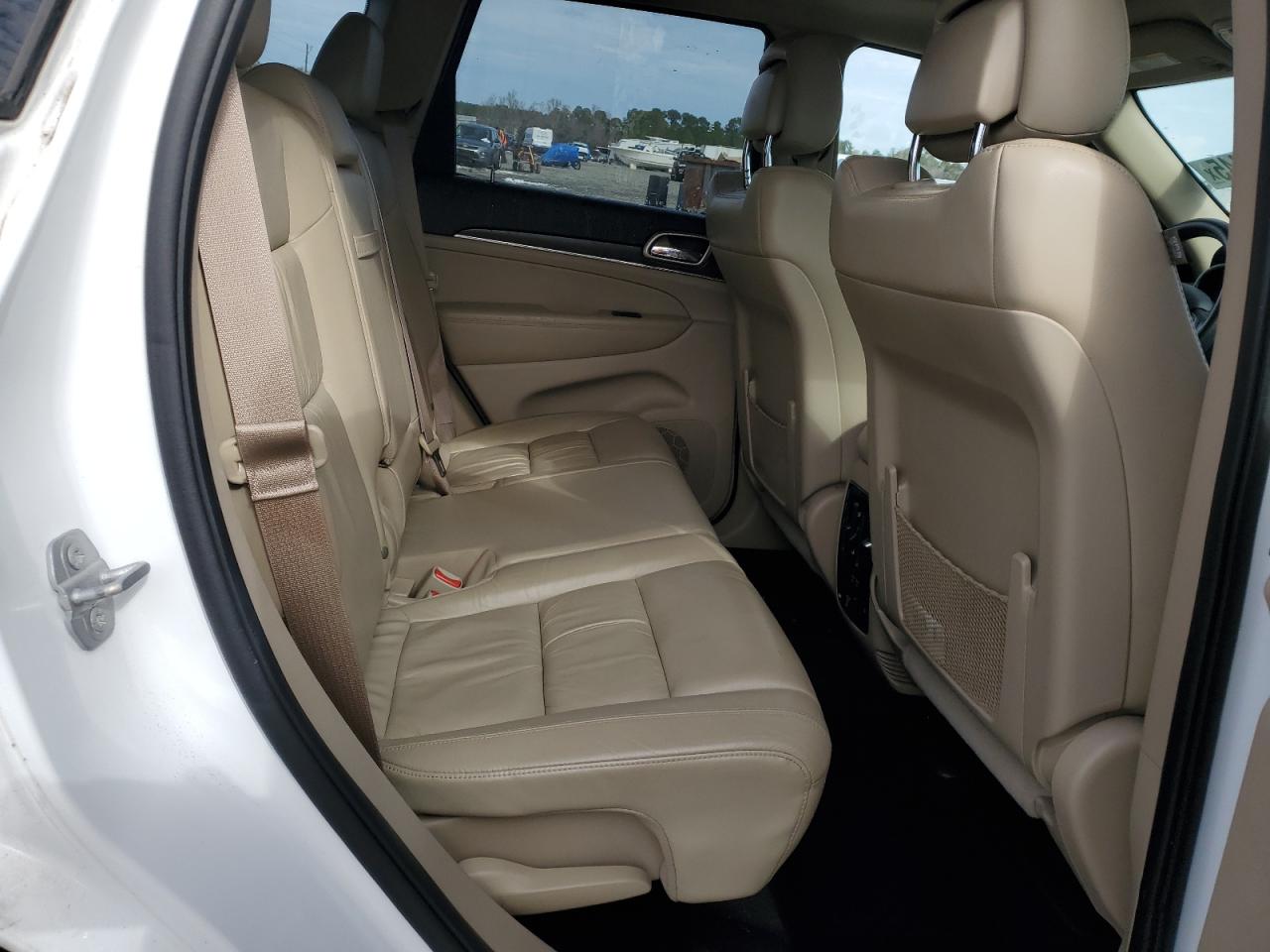 2015 Jeep Grand Cherokee - Image 11