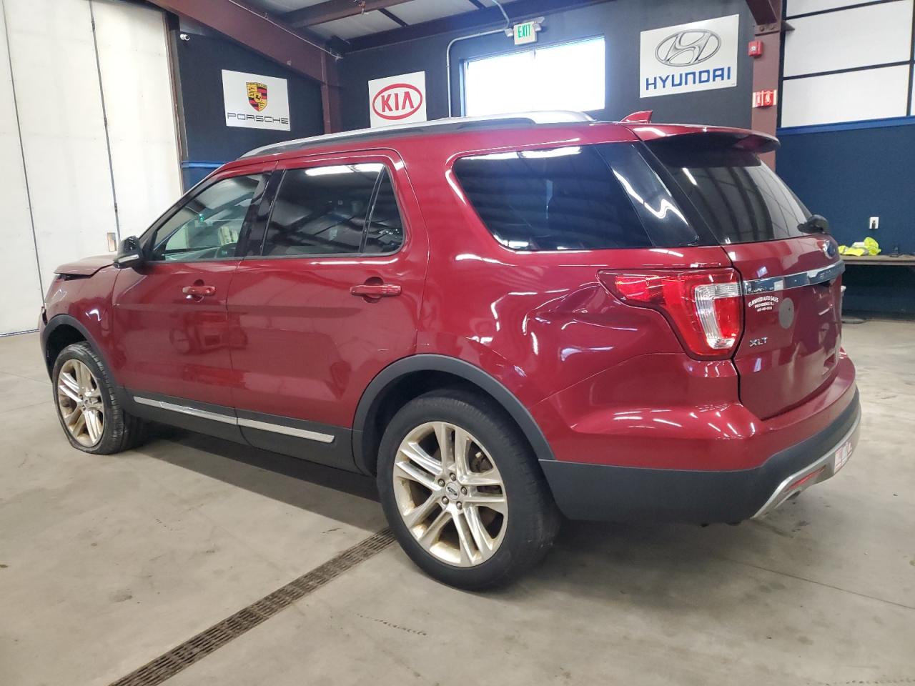 VIN 1FM5K8D80HGB36884 2017 FORD EXPLORER no.2