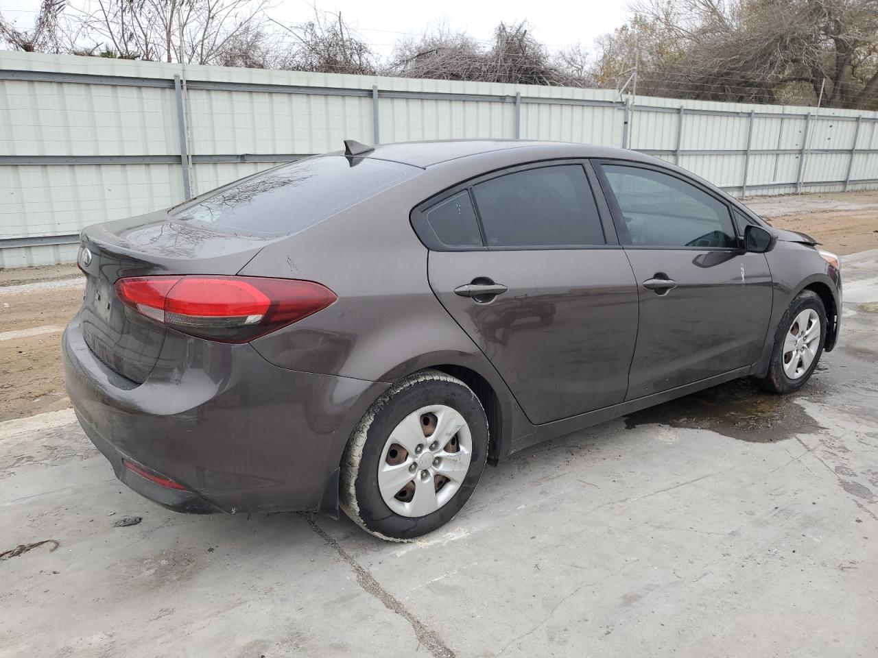 2017 Kia Forte - Image 3