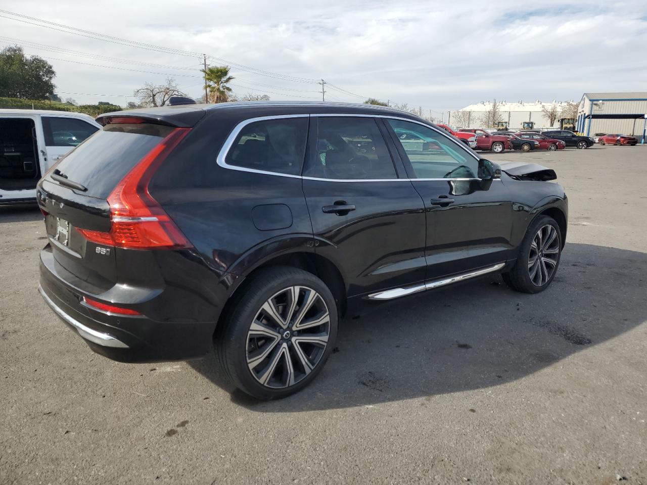 2023 Volvo XC60 - Image 3