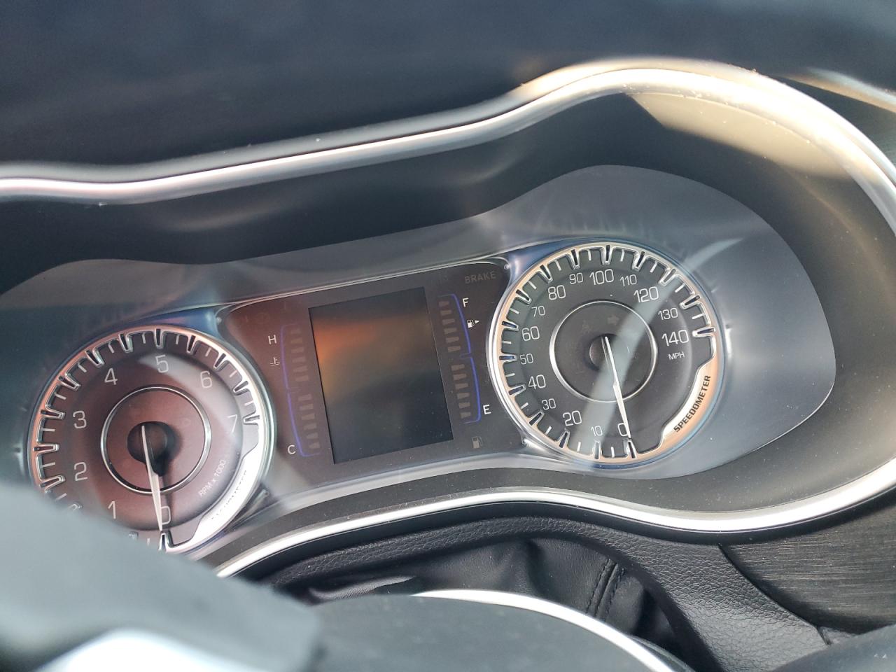 2015 Chrysler 200 - Image 9