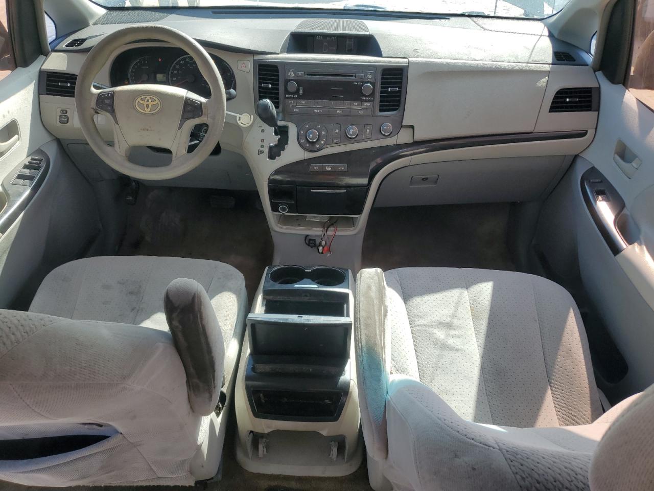 2011 Toyota Sienna - Image 8
