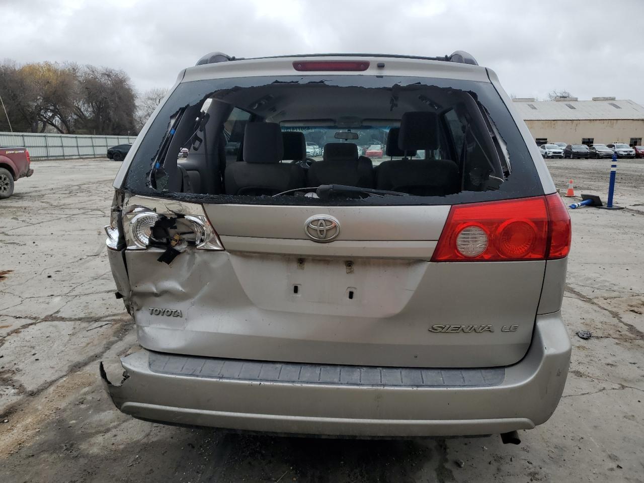 2009 Toyota Sienna - Image 6