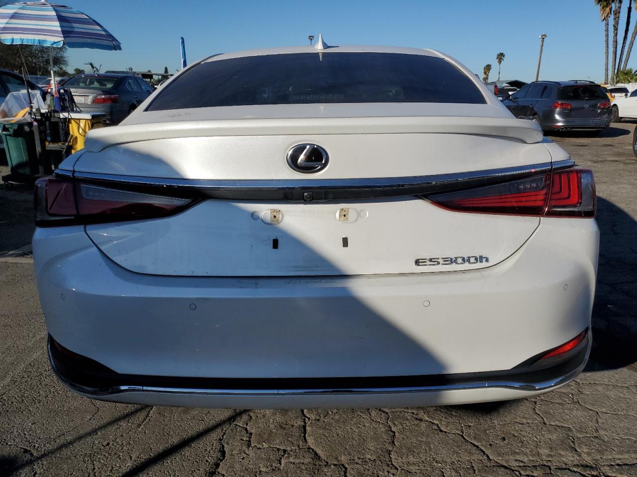 2023 Lexus ES - Image 6