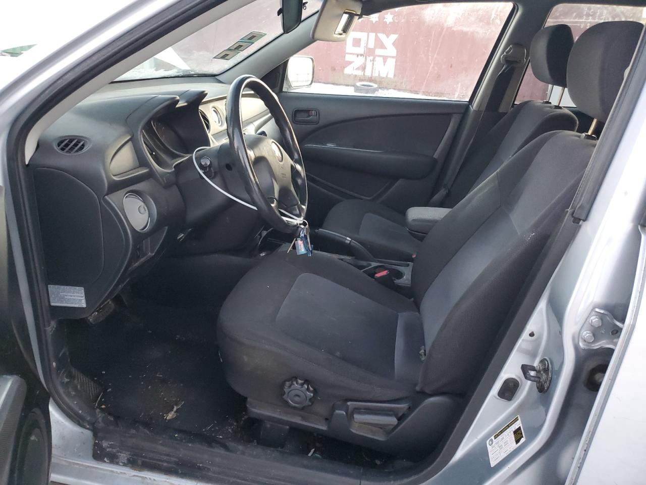 2004 Mitsubishi Outlander - Image 7