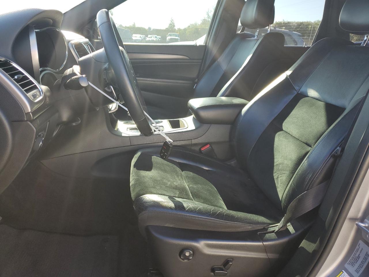 2017 Jeep Grand Cherokee - Image 7
