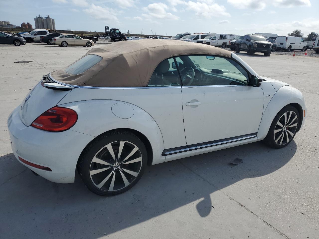 2014 Volkswagen Beetle - Image 3