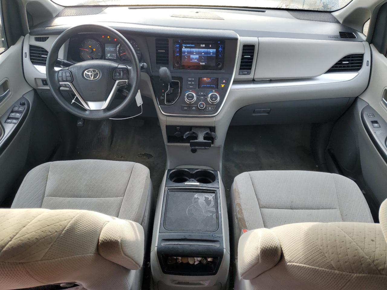 2017 Toyota Sienna - Image 8