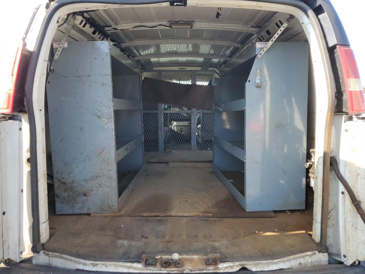 2014 Chevrolet Express - Image 10