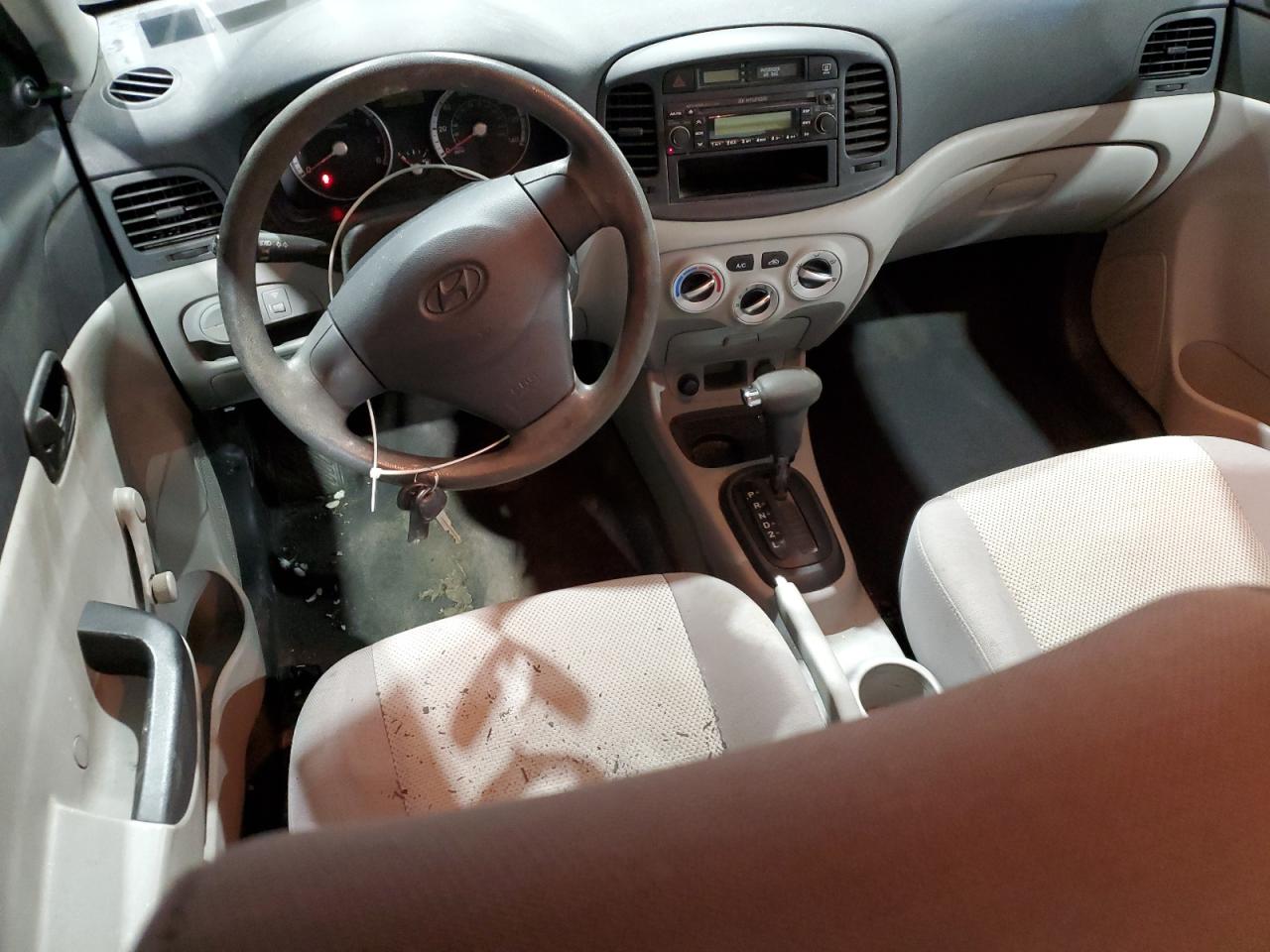 2009 Hyundai Accent - Image 8