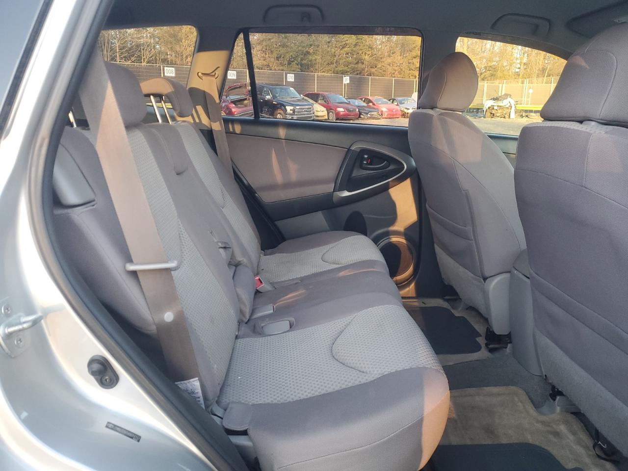 2006 Toyota RAV 4 - Image 11