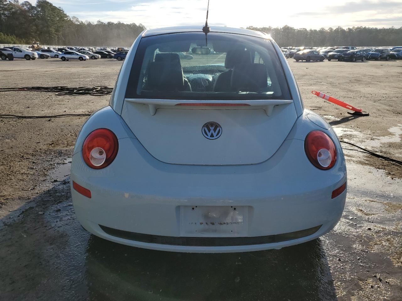 2010 Volkswagen Beetle - Image 6