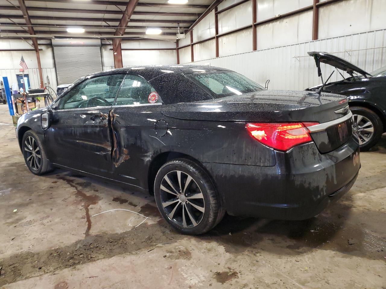 2011 Chrysler 200 - Image 2