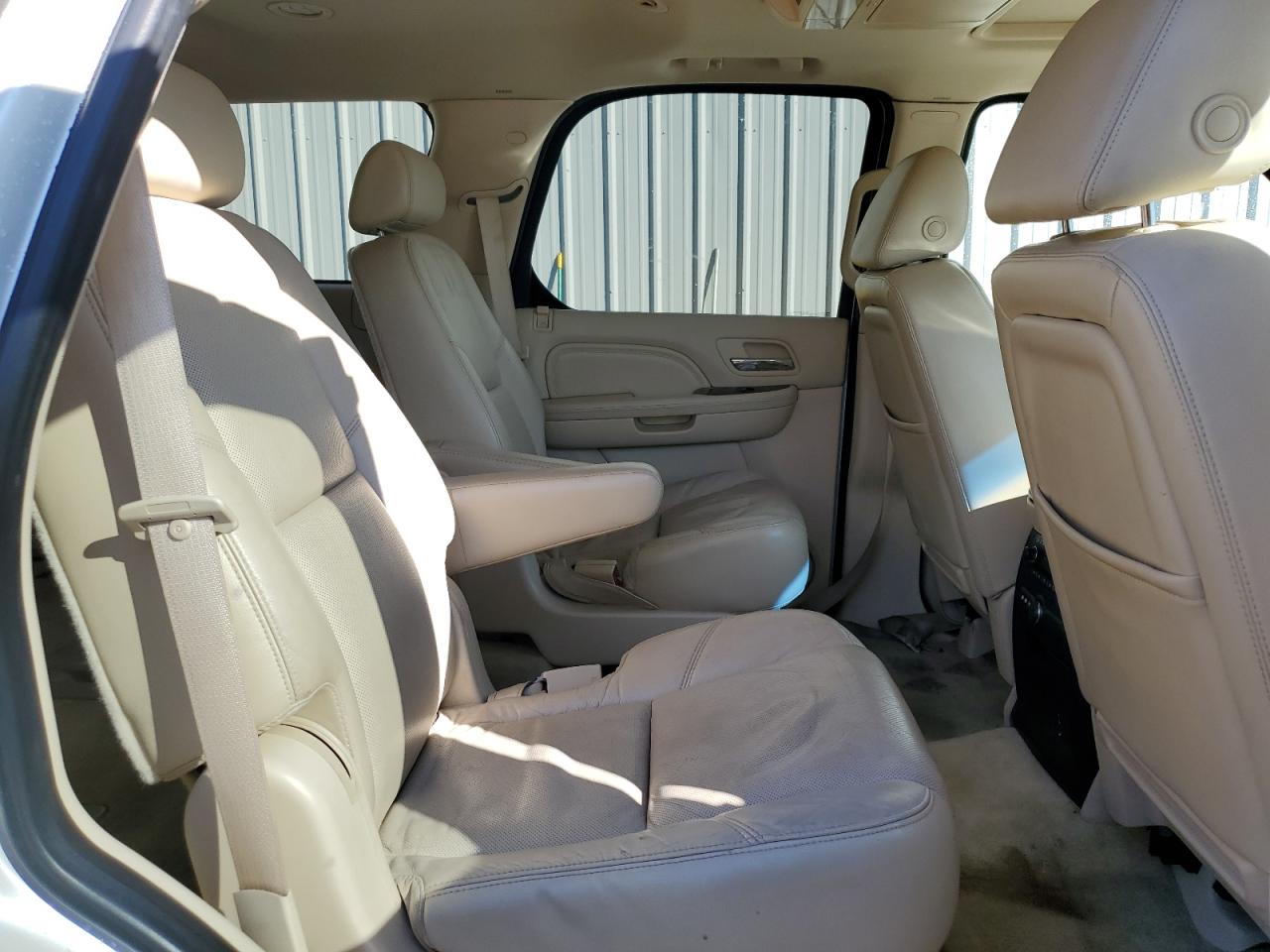 2008 Cadillac Escalade - Image 11