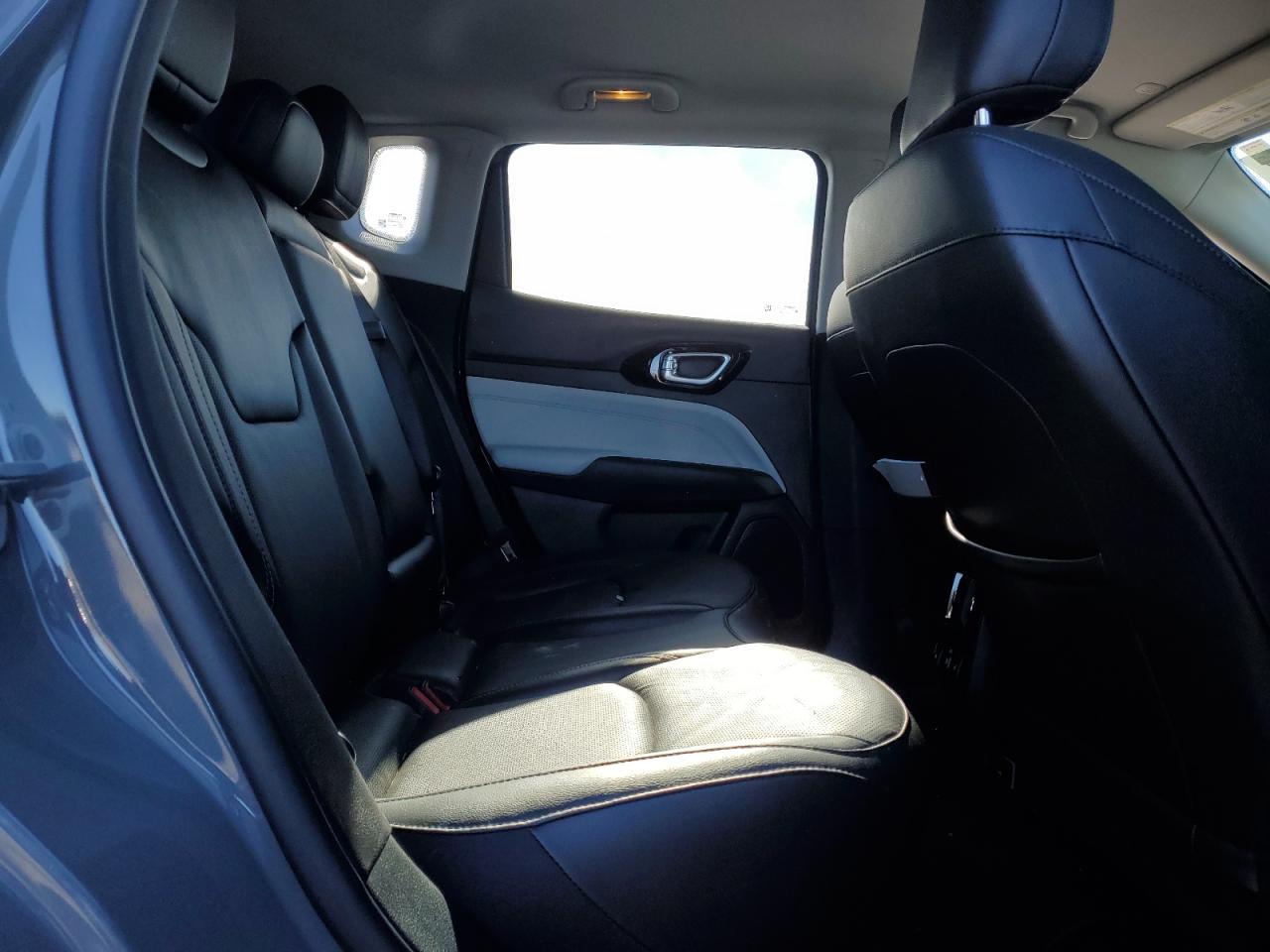 2022 Jeep Compass - Image 11