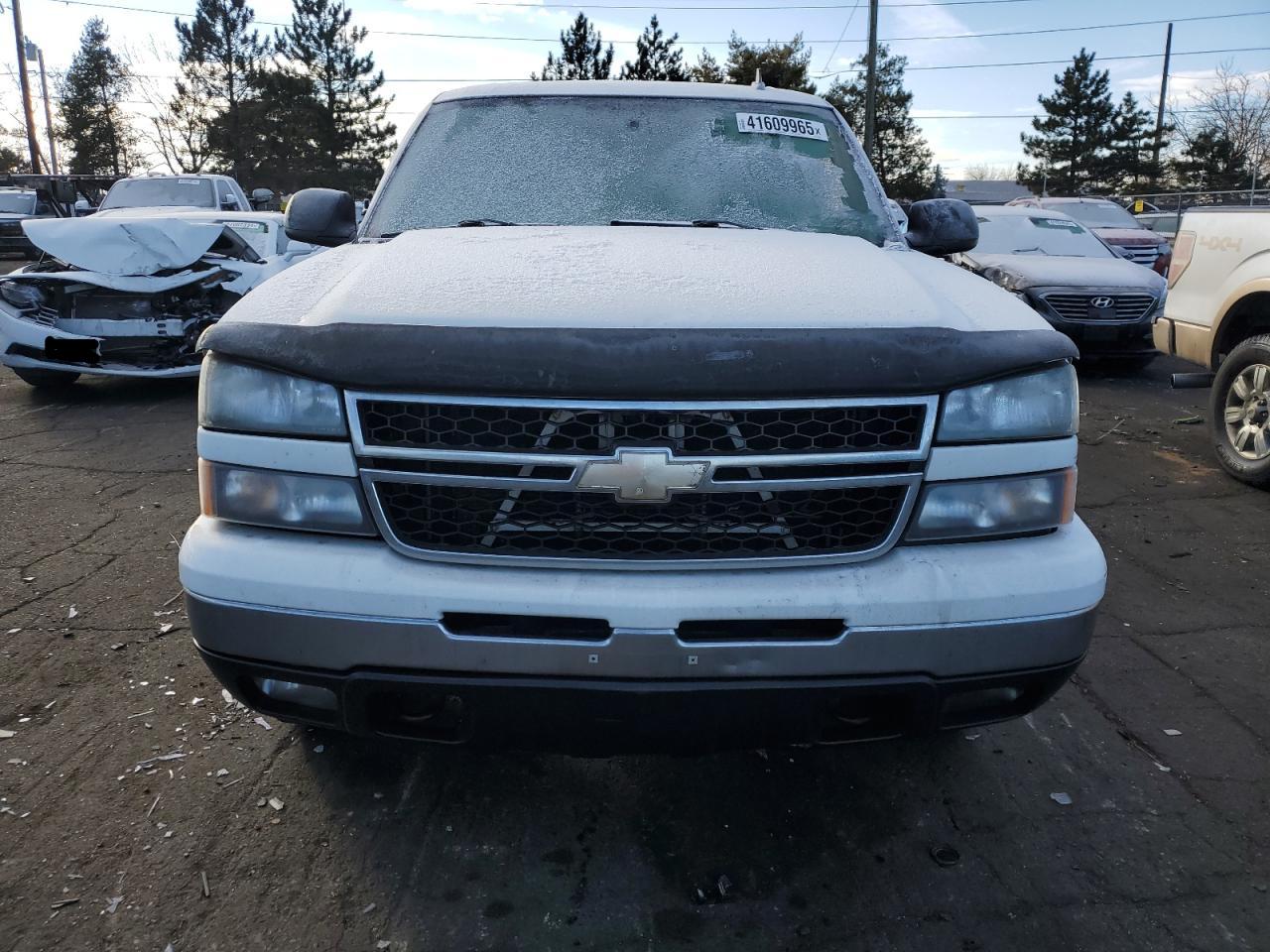 2006 Chevrolet Silverado - Image 5