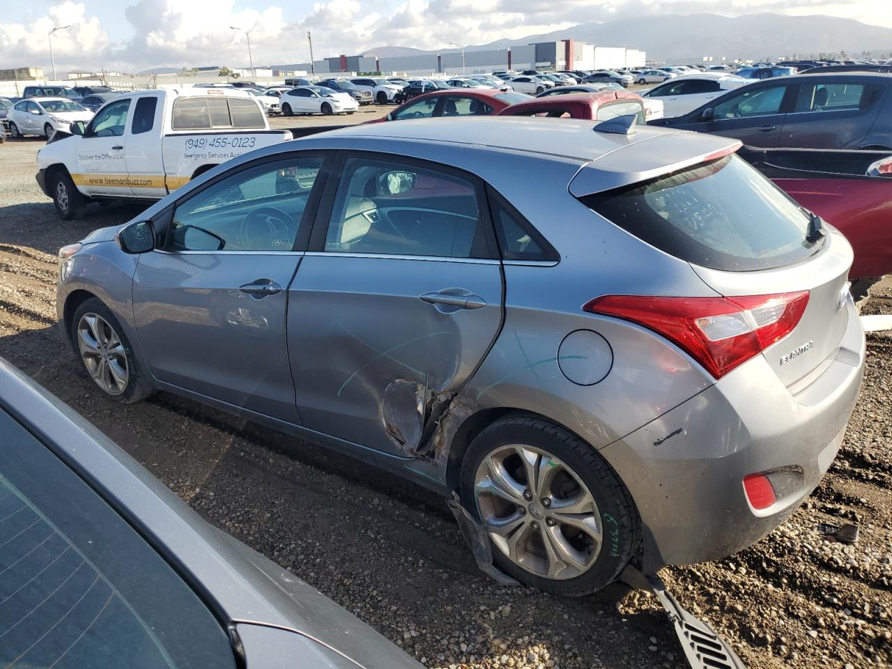2013 Hyundai Elantra - Image 2