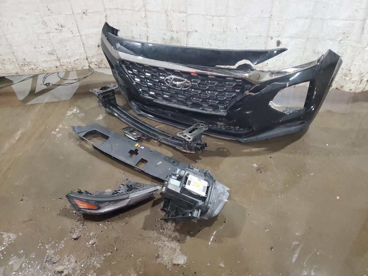 2019 Hyundai Santa Fe - Image 13