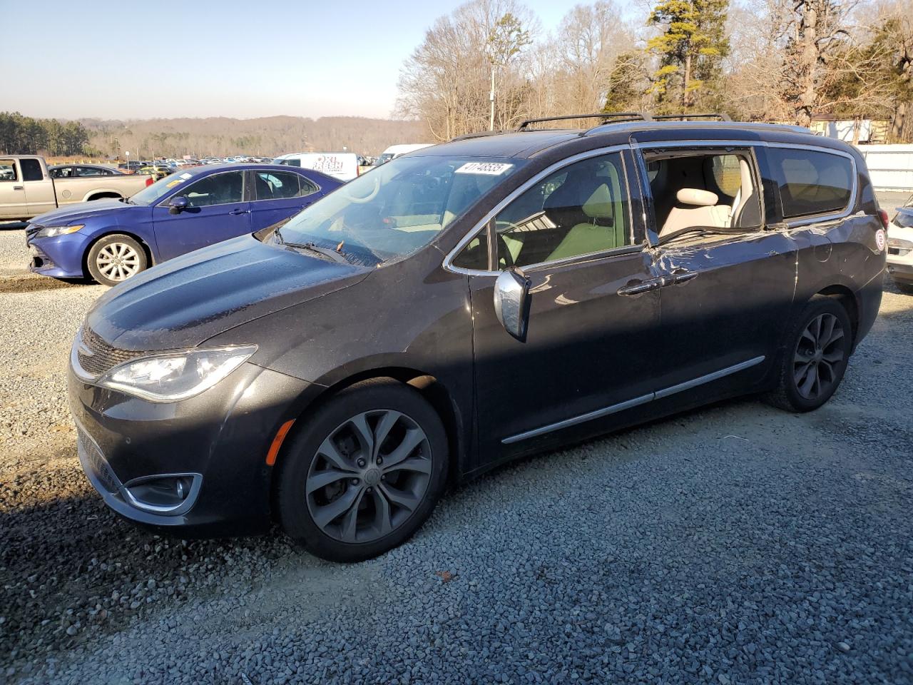 2018 Chrysler Pacifica - Image 1