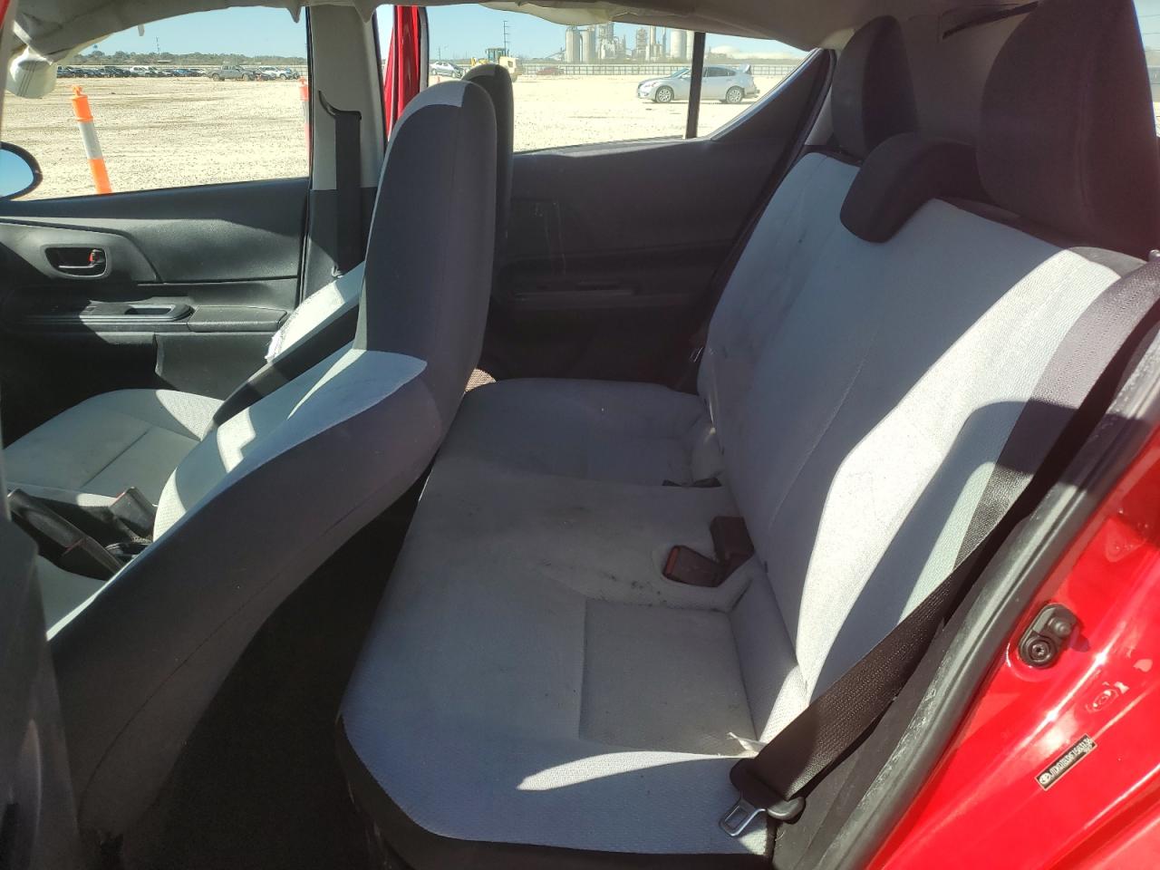 2015 Toyota Prius - Image 12