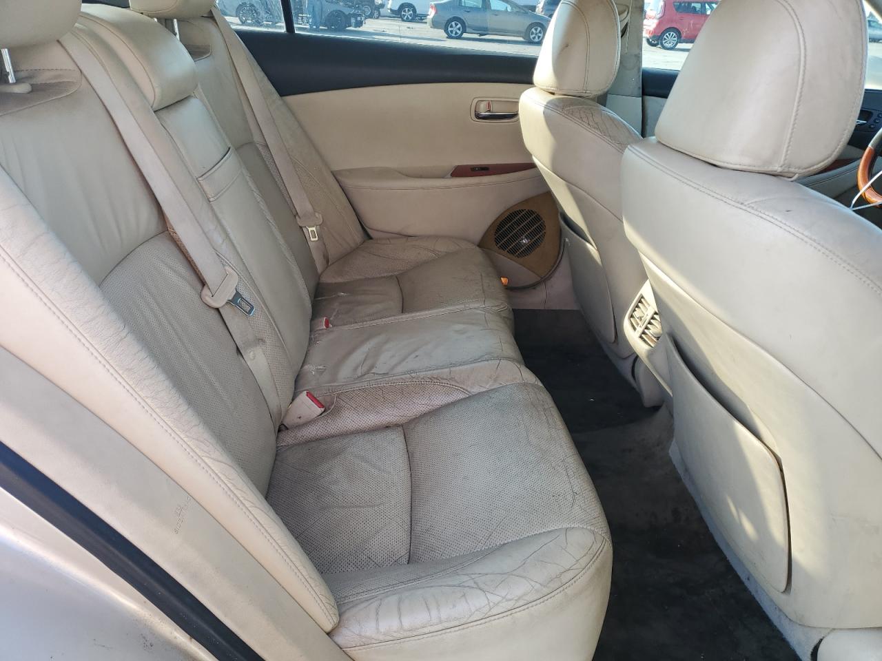 2010 Lexus ES - Image 10