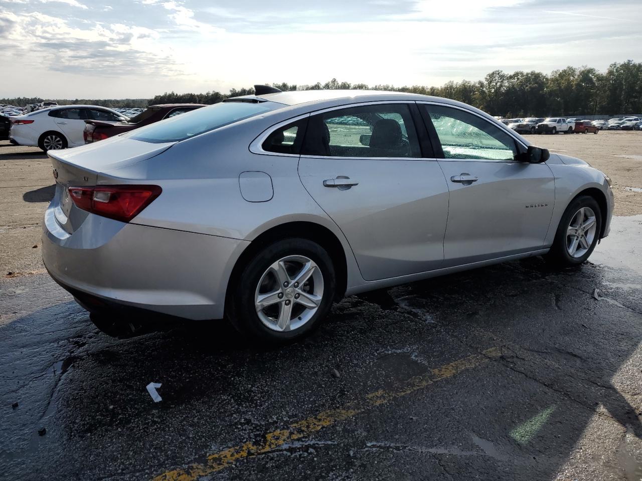 2019 Chevrolet Malibu - Image 3