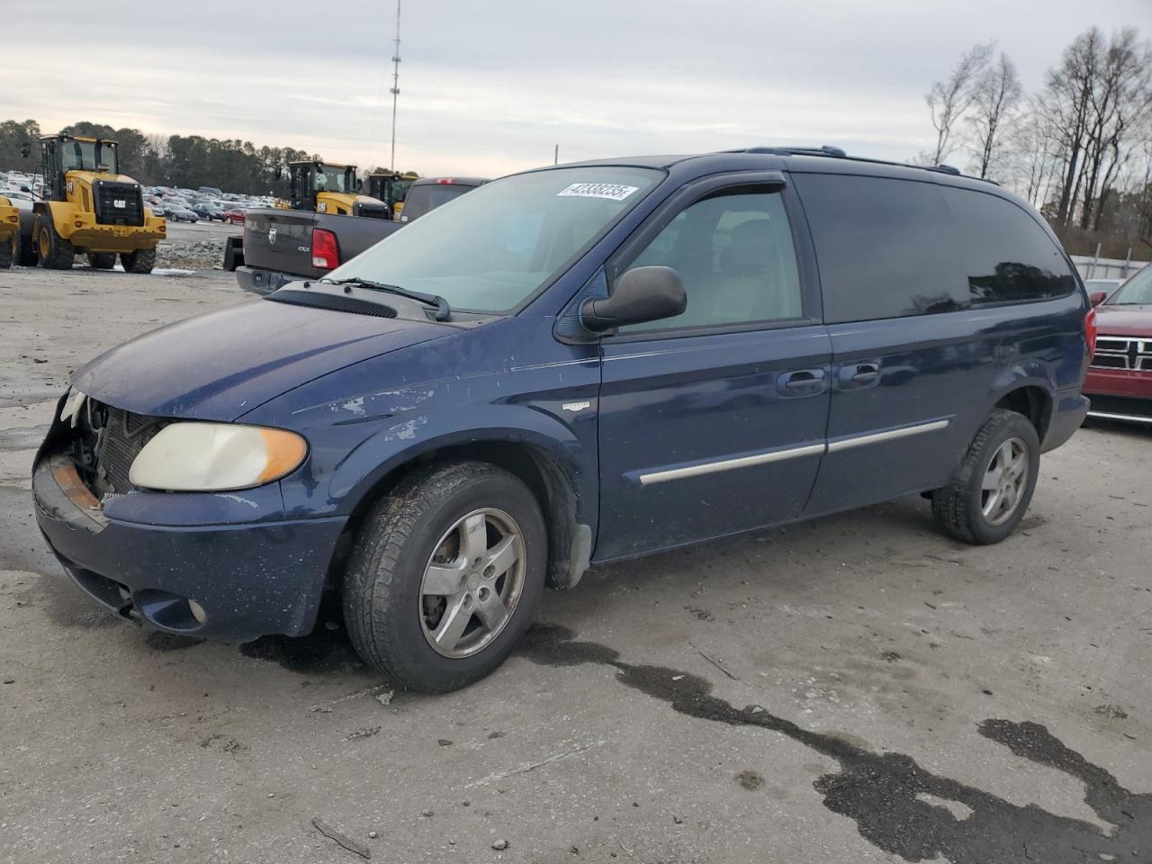 2004 Dodge Caravan - Image 1