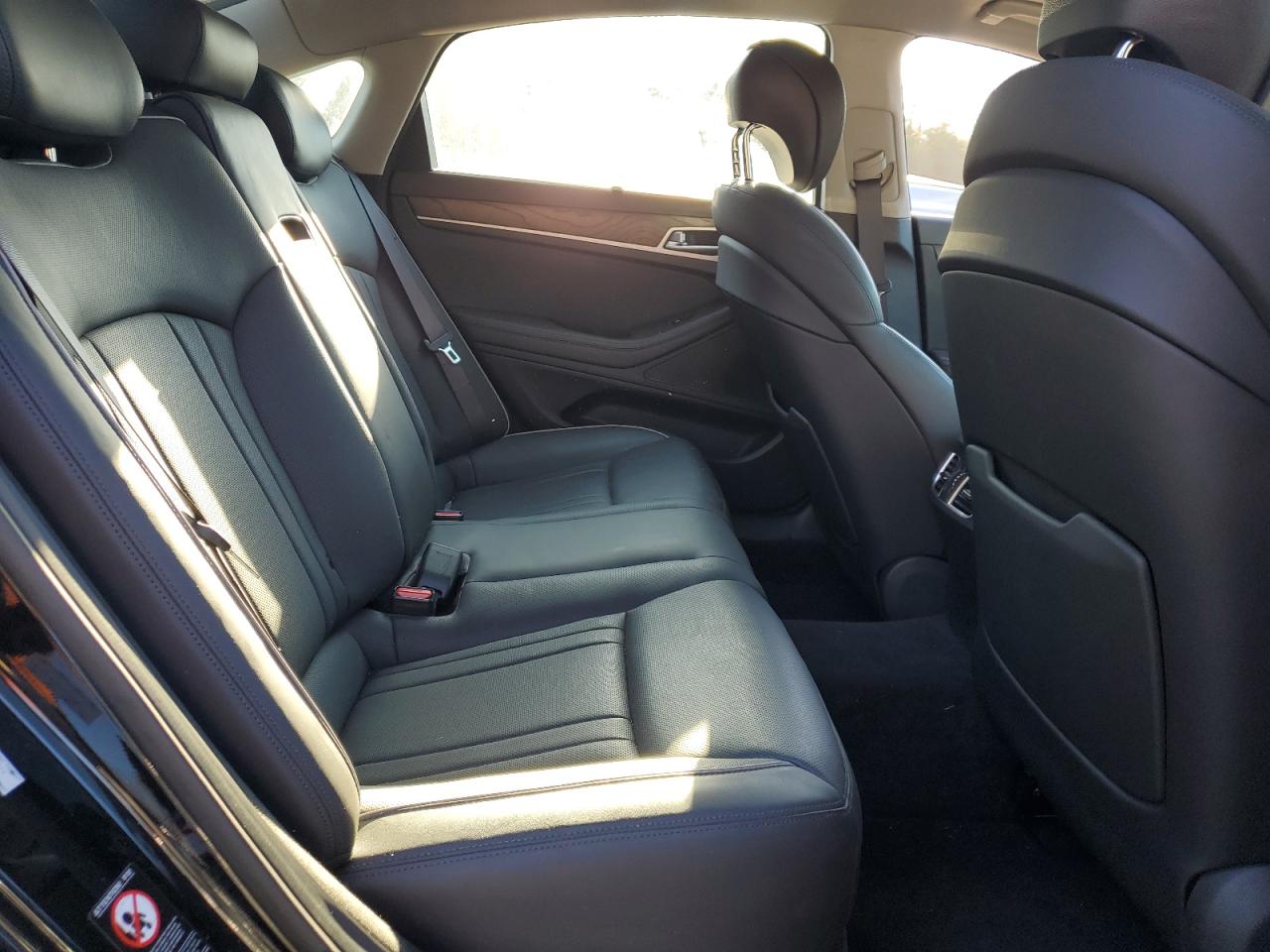 2017 Genesis G80 - Image 10