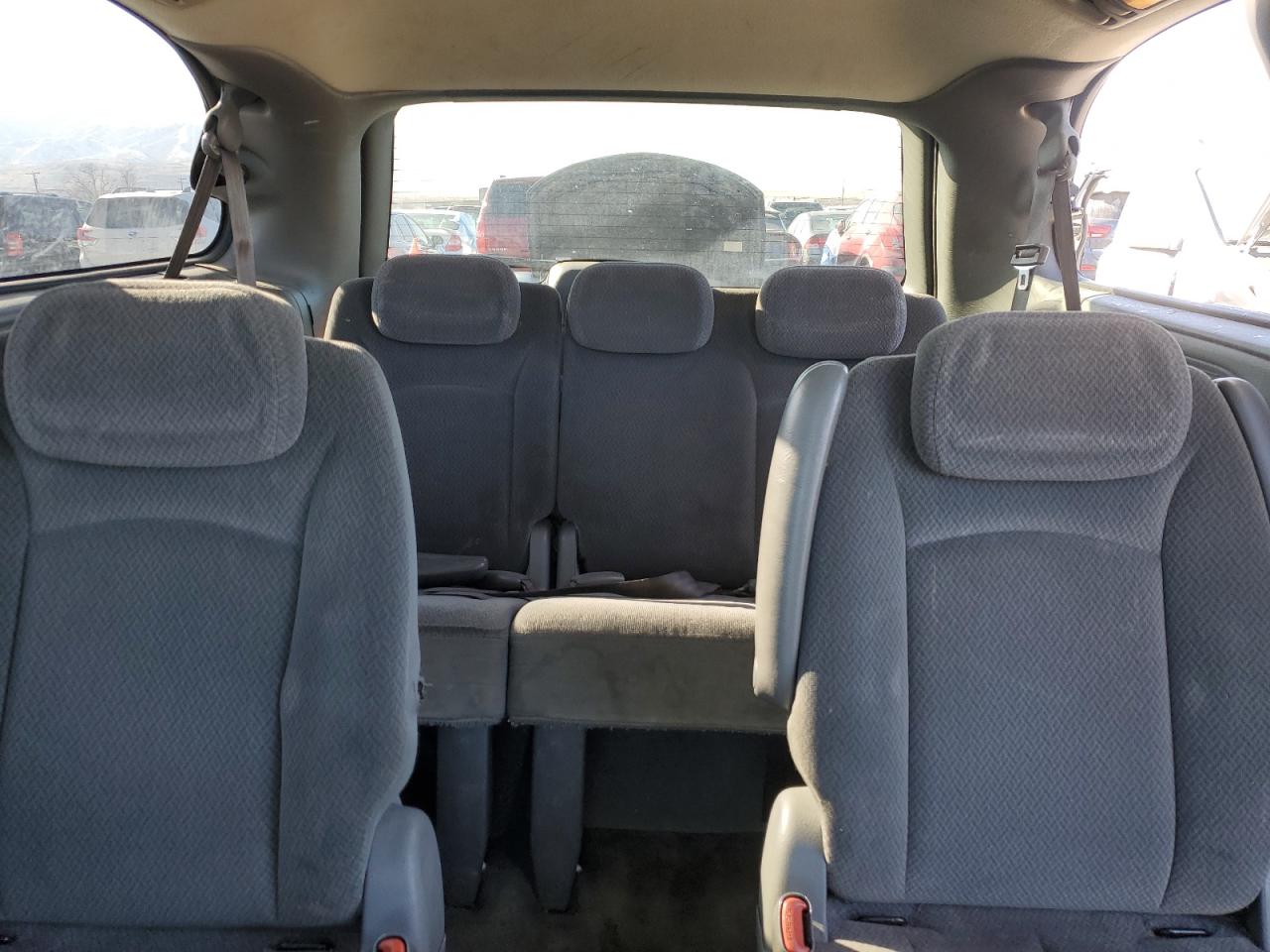 2005 Dodge Caravan - Image 10