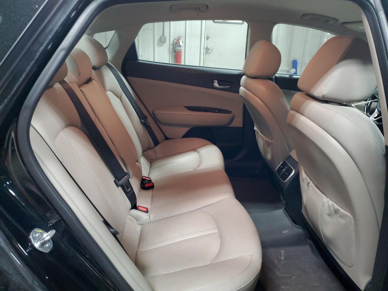 2017 Kia Optima - Image 10