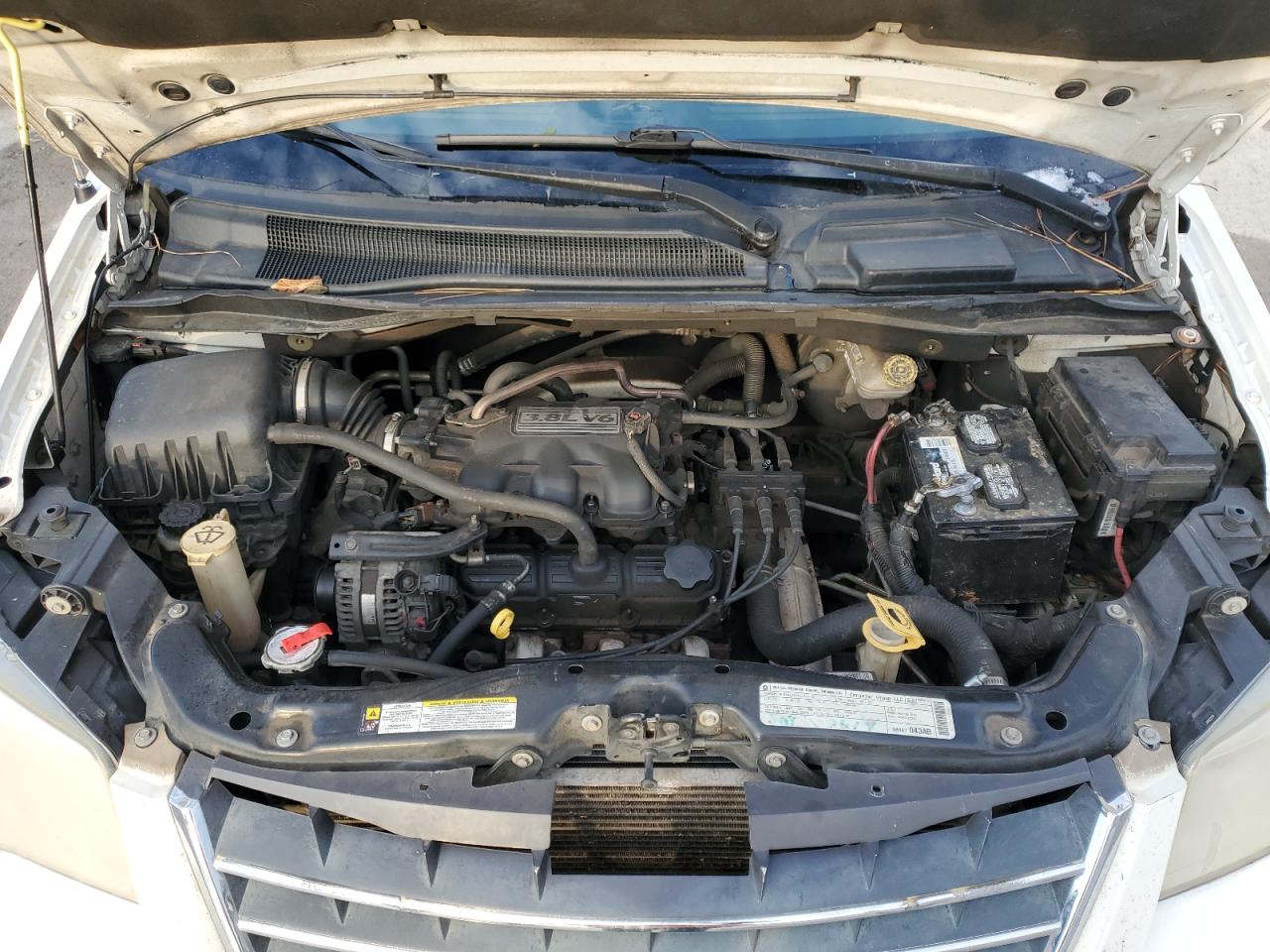2010 Chrysler Town & Country - Image 12